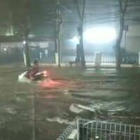 baru-sebentar-hujan-deras-sejumlah-jalan-di-bekasi-tergenang
