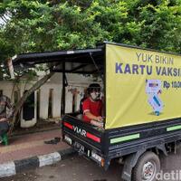 pria-cimahi-raup-cuan-belasan-juta-dari-jasa-cetak-kartu-vaksin-covid
