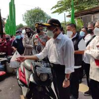warga-tambora-terima-beras-bansos-tak-layak-menko-pmk-sidak-lokasi
