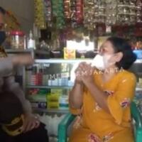 tolak-suntik-vaksin-covid-19-emak-emak-ajak-berantem-kapolsek-pesanggrahan