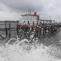 gelombang-ekstrem-6-meter-ancam-pelayaran-di-indonesia