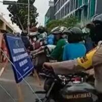 kau-polisi-kan-jangan-kurang-ajar-ku-laporkan-nanti-ke-kapolda-enggak