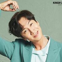 lee-kwang-soo-ungkap-pernah-hampir-nyomblangin-adiknya-dengan-kim-jong-kook