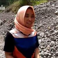 cerita-janda-di-kali-apu-boyolali-ikut-menambang-pasir-untuk-hidupi-anak