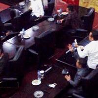 rapat-dprd-solok-ricuh-asbak-melayang-dan-hampir-adu-jotos
