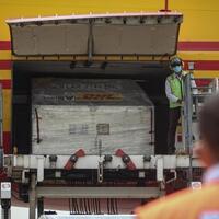 rantai-dingin-belum-siap-jadi-alasan-vaksin-pfizer-cuma-didistribusi-ke-jabodetabek