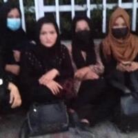 ketakutan-dijadikan-pemuas-nafsu-taliban-5-perempuan-syiah-tertahan-di-luar-bandara