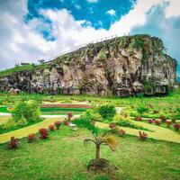 taman-cisantana-kuningan-menikmati-panorama-indah-di-area-pegunungan