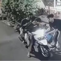 beredar-rekaman-cctv-4-remaja-curi-kerupuk-beserta-kalengnya-apakah-dampak-pandemi