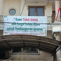 spanduk-protes-berjejer-jelang-anies-letakkan-batu-pertama-masjid-di-jakbar