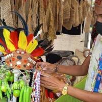 pedagang-souvenir-khas-papua-siap-sambut-pon-xx-papua-2021