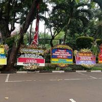 gedung-dprd-dki-banjir-karangan-bunga-dukung-interpelasi-terhadap-anies-baswedan