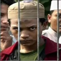 video-dan-tampang-ustad-ponpes-hajar-para-santri-gara-gara-tidak-mau-tidur