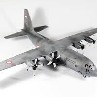 hercules-c-130h-tni-au-model-kit