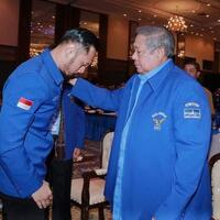 sby-terima-penghargaan-lifetime-achievement-dari-partai-demokrat