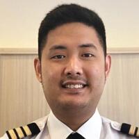 pilot-banting-setir-jadi-tukang-bubur-omzetnya-tembus-ratusan-juta