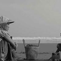 anak-perempuan-yang-menjadi-tulang-punggung-keluarga-apa-harus-bersyukur-atau-tidak