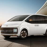 review-dan-perbandingan-hyundai-staria-vs-toyota-alphard