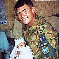 eks-tentara-australia-bertemu-online-dgn-bayi-yg-persalinannya-ia-bantu-22-tahun-lalu