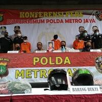 dibayar-rp60-juta-usai-bunuh-dukun-alex-kusnadi-dan-saripudin-coba-kabur-ke-sumatera