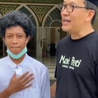 belajar-rendah-hati-dari-raja-pemuda-yang-viral-karena-menjadi-pelayan-di-masjid