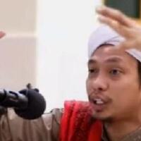 ustaz-ini-bikin-geger-sebut-muslim-indonesia-dirudapaksa-dan-dibantai