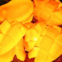 begini-cara-makan-buah-mangga-bagi-golongan-pemalas-tapi-asyik