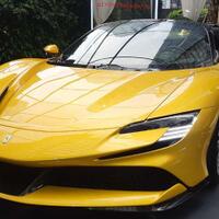 wow-ferrari-sf90-spider-phev-pertama-kuda-jingkrak-mengaspal-di-indonesia