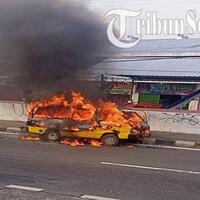 detik-detik-mencekam-8-orang-lolos-dari-maut-saat-carry-terbakar-di-boyolali