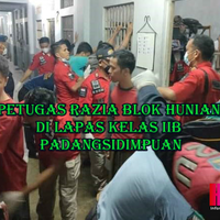 petugas-razia-blok-hunian-di-lapas-kelas-iib-padangsidimpuan