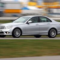 review-mercedes-benz-w204-dan-tips-membelinya