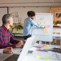 perbedaan-management-proyek-menggunakan-tradisional-vs-agile