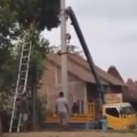 kalah-dalam-pemilihan-eks-kades-di-pati-ngamuk-dan-cabut-paksa-tiang-listrik