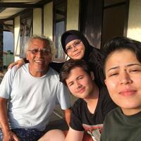 iwan-fals-dampingi-istri-polisikan-pendiri-oi