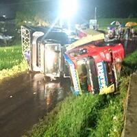 ikuti-arah-google-maps-dua-truk-terguling-di-tawangmangu-karanganyar