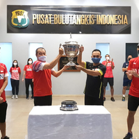 akhirnya-piala-thomas-mendarat-di-pelatnas-pbsi