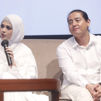 roger-danuarta-nangis-di-gala-premier-film-pintu-surga-terakhir