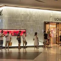 orang-kaya-dki-mulai-antre-belanja-louis-vuitton-tanda-apa