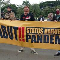 aksi-demo-tolak-mandatory--dan-audit-pcr-di-patung-kuda-siang-ini