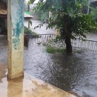 hujan-deras-guyur-jakarta-kawasan-cililitan-kecil-jaktim-kebanjiran