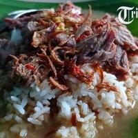 nasi-gandul-mbak-war-wonogiri--tak-pelit-daging-sapi-harga-cuma-rp-14-ribu