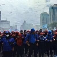sebut-dihina-oleh-negara-karena-dilarang-aksi-di-depan-mkmassa-buruh-siap-mogok