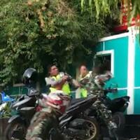 salah-paham-dijalan-seorang-anggota-tni-baku-hantam-dengan-2-polisi-di-ambon