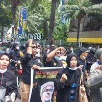 emak-emak-peserta-212-bentak-petugas-saat-ditertibkan-ini-negara-gue