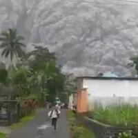 breaking-news-gunung-semeru-meletus