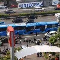 gara-gara-transjakarta-kecelakaan-melulu-warga-takut-naik-bus