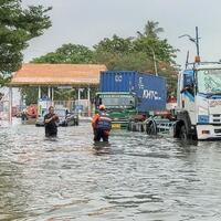 39-rt-di-jakarta-utara-jakarta-barat-terendam-banjir-rob