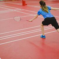 8-rekomendasi-sewa-lapangan-badminton-di-jakarta-murah-dan-strategis---mediaini