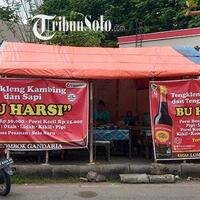 viral-warung-tengkleng-bu-harsi-di-solo-baru-patok-harga-rp-150-ribu