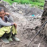 kisah-sukani-janda-penambang-pasir-merapi-suami-pergi-saat-anak-masih-kecil